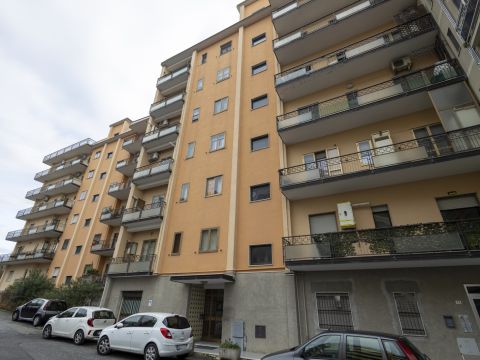 Viale Vincenzo de Filippis 67