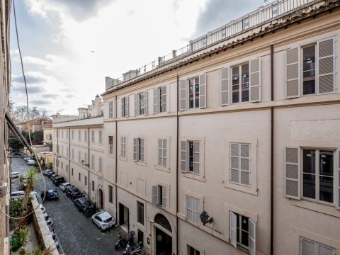 Via della Trinità dei Pellegrini, 1