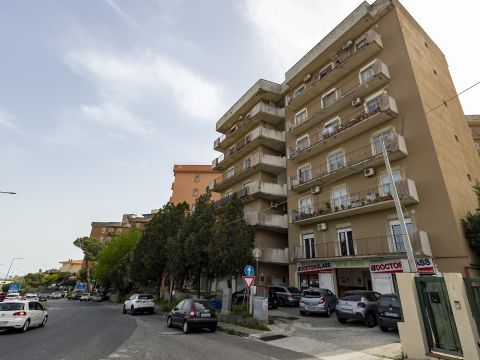 Viale Vincenzo de Filippis 68