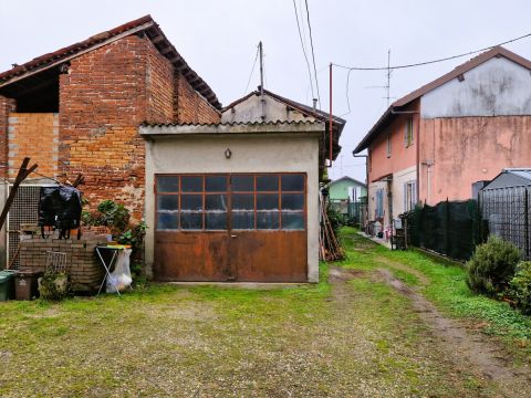 Via Trento, 19