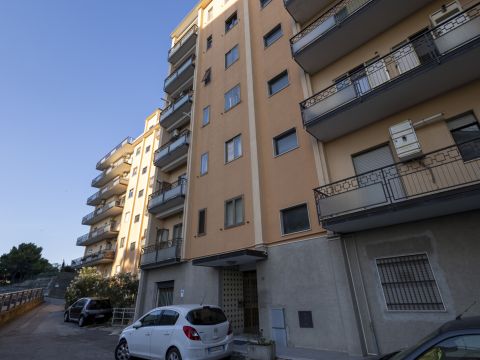 Viale Vincenzo de Filippis 67