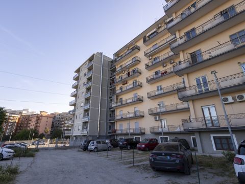 Viale Vincenzo de Filippis 67