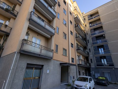 Viale Vincenzo de Filippis 67