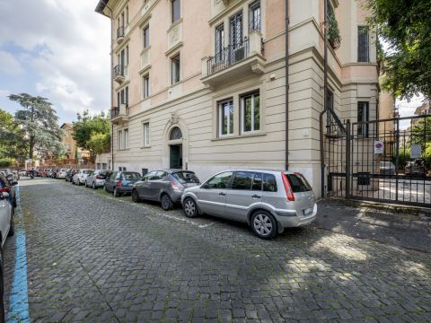 Via di Villa Albani, 8