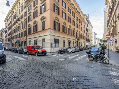 Via Genova, 23