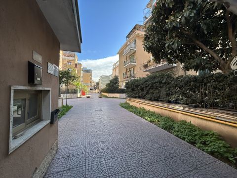 Piazza Enrico Millo, 9