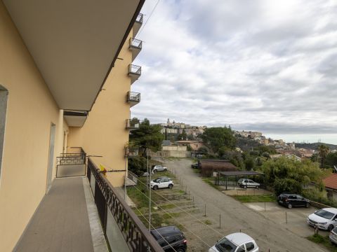 Viale Vincenzo de Filippis 67