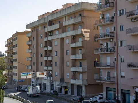 Viale Vincenzo de Filippis, 320