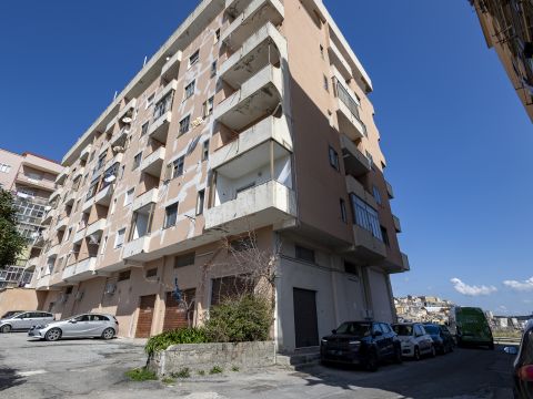 Viale Vincenzo de Filippis, 320