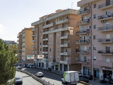 Viale Vincenzo de Filippis, 320