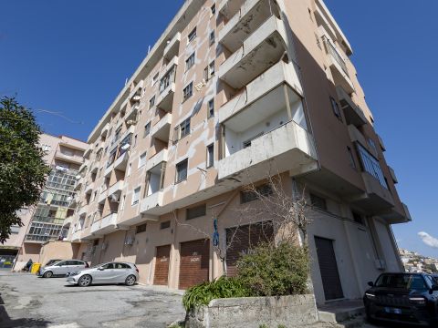 Viale Vincenzo de Filippis, 320