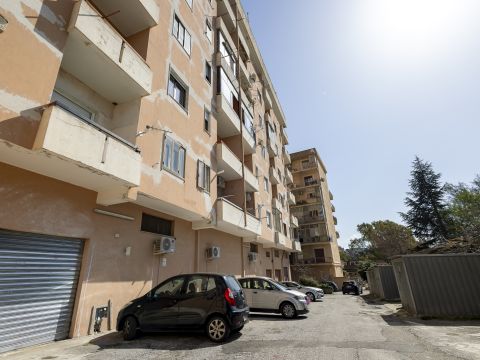 Viale Vincenzo de Filippis, 320