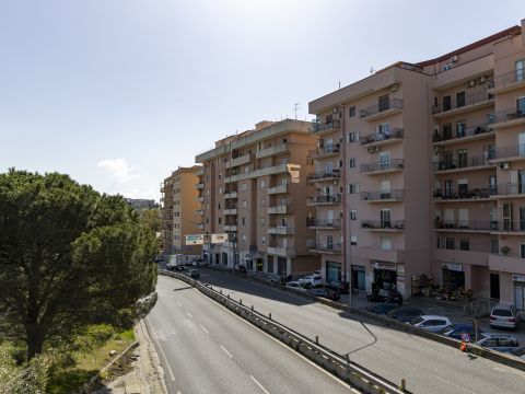 Viale Vincenzo de Filippis, 320