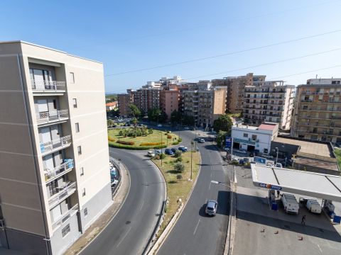 Viale Vincenzo de Filippis, 38