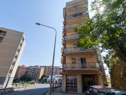 Viale Vincenzo de Filippis, 38