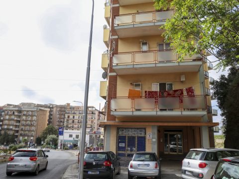 Viale Vincenzo de Filippis, 38