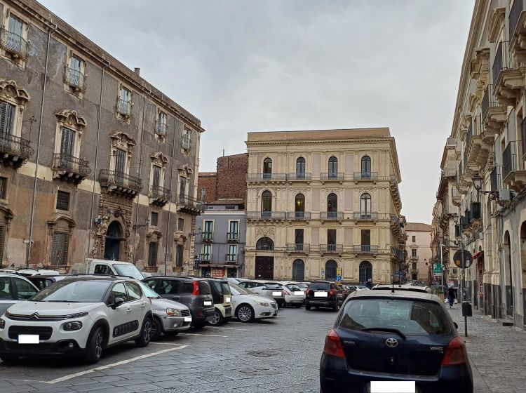 Negozio in vendita, via Carcaci  20, Centro Storico, Catania