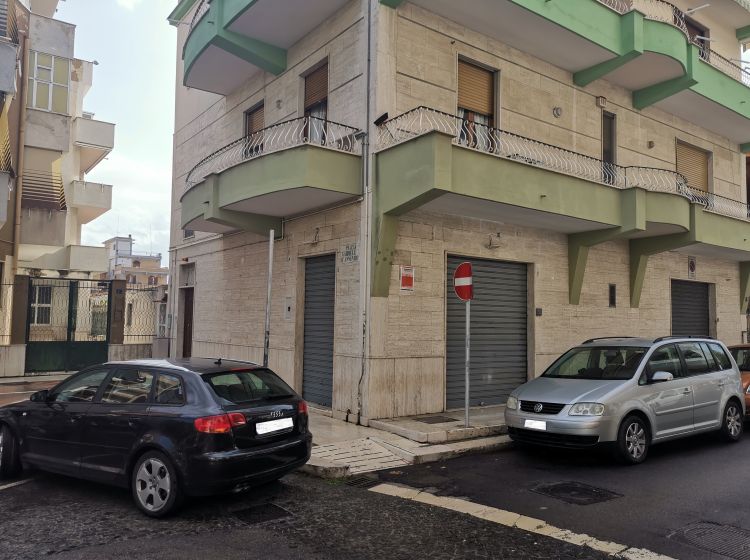 Magazzino o deposito in affitto, Piazza Gabriele D&#039;Annunzio 9, Cerignola