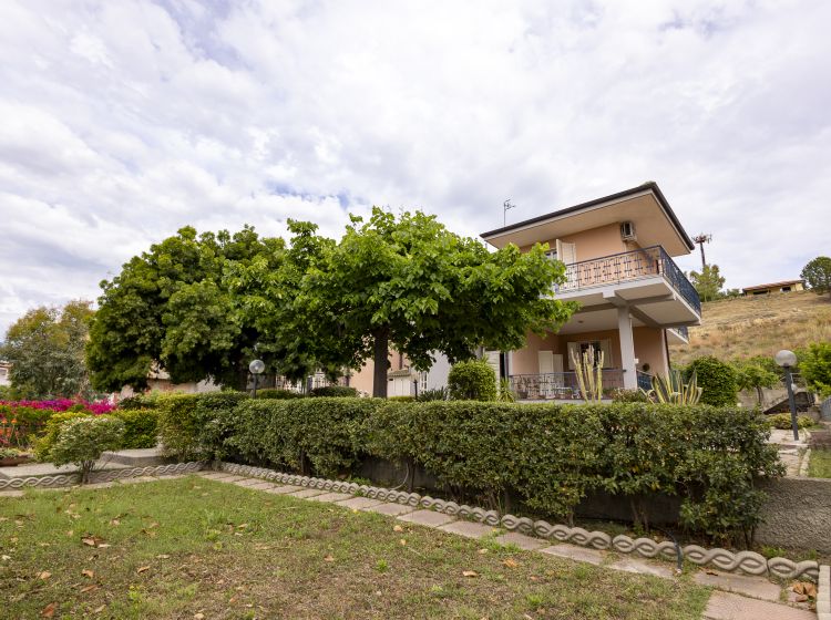 Villa in vendita, via Francesco Caporale  21, Badolato Marina, Badolato