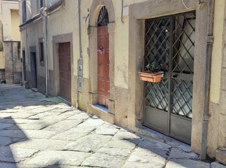 Bilocale in vendita, via Fontanella del Suffragio  28, Centro, Viterbo