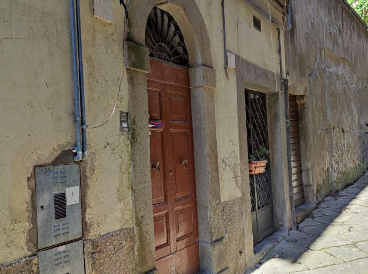 Bilocale in vendita, via Fontanella del Suffragio  28, Centro, Viterbo