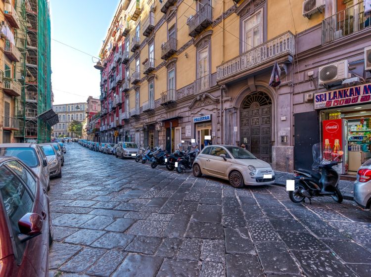 Quadrilocale in vendita, via Mario Pagano  45, Museo, Napoli