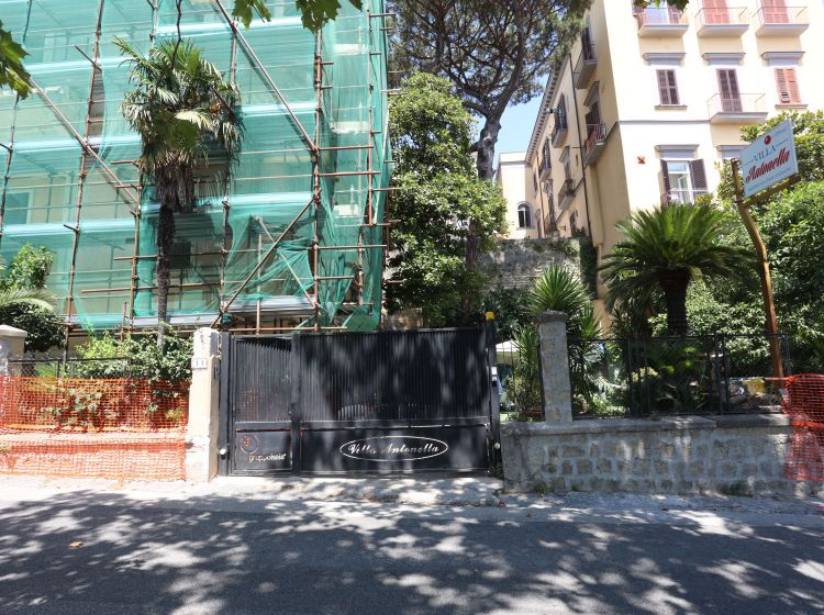 Appartamento in vendita, via Luigia Sanfelice  7, Vomero, Napoli