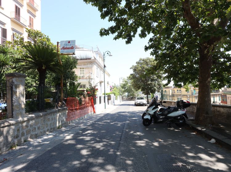 Appartamento in vendita, via Luigia Sanfelice  7, Vomero, Napoli