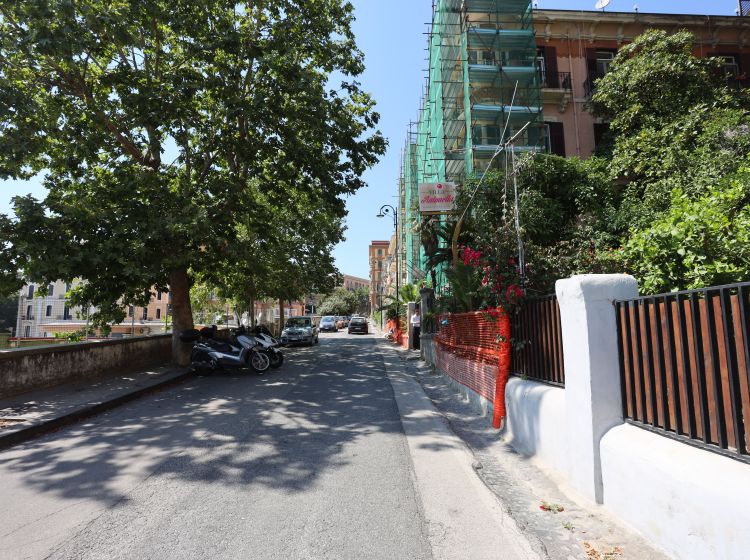 Appartamento in vendita, via Luigia Sanfelice  7, Vomero, Napoli