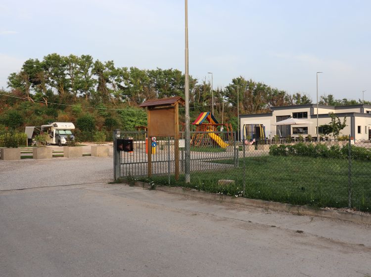 Attività / Licenza in vendita, Strada Nazionale Adriatica Sud  108, Metaurilia, Fano