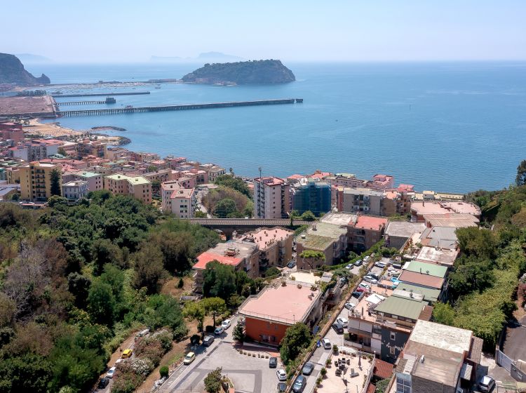 Appartamento in vendita, via San Gennaro Agnano  92, Bagnoli, Napoli