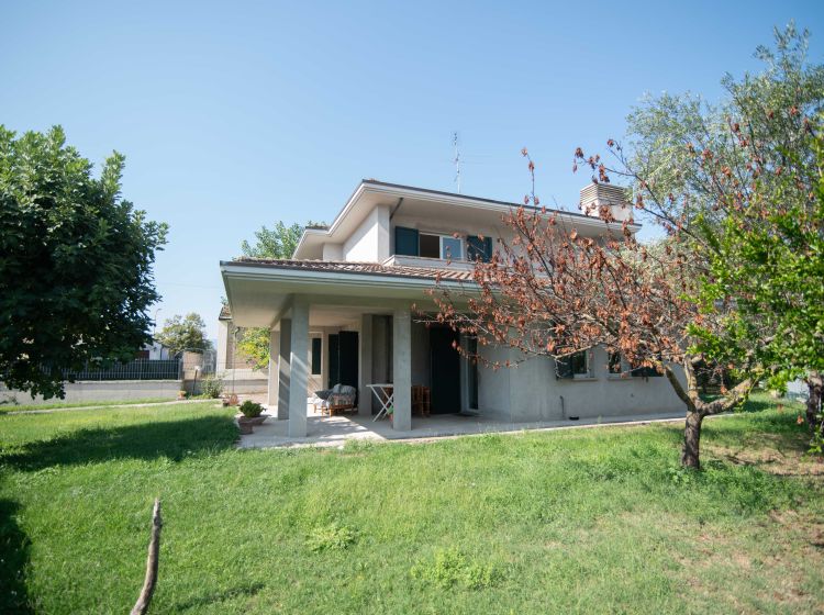 Villa in vendita, via Tomba  1, Serrungarina, Colli Al Metauro