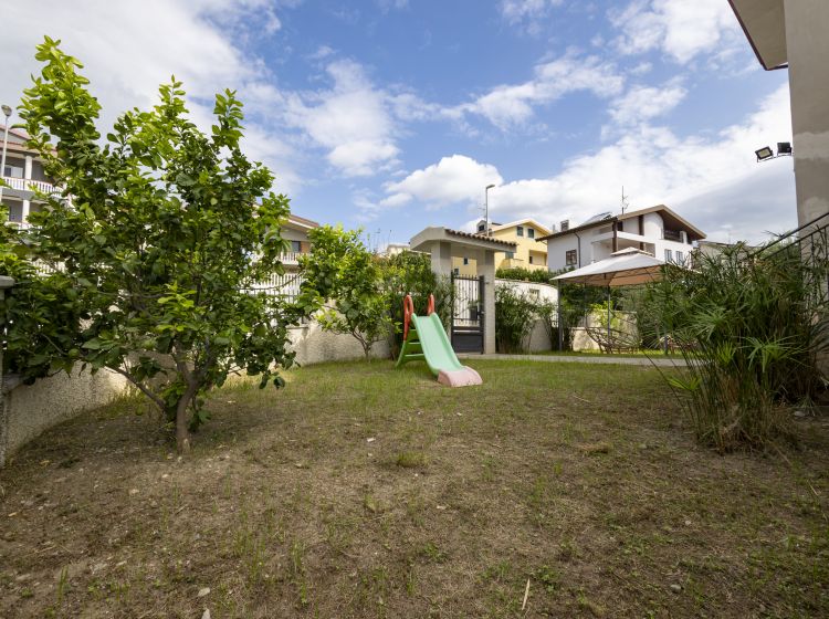 Villa in vendita, via Foderaro  17/19, Simeri, Simeri Crichi