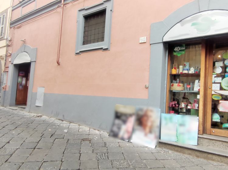 Negozio in affitto, via delle Piagge  1, Centro, Viterbo