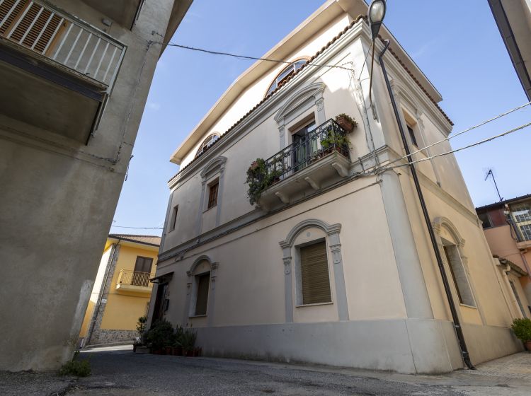 Quadrilocale in vendita, viale Guglielmo Sabatini  2, Borgia