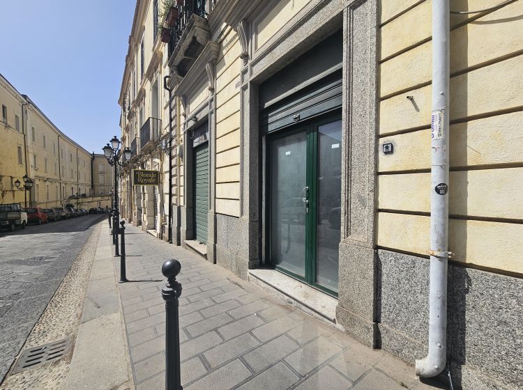 Negozio in vendita, Corso Giuseppe Mazzini  283, Centro Storico, Catanzaro