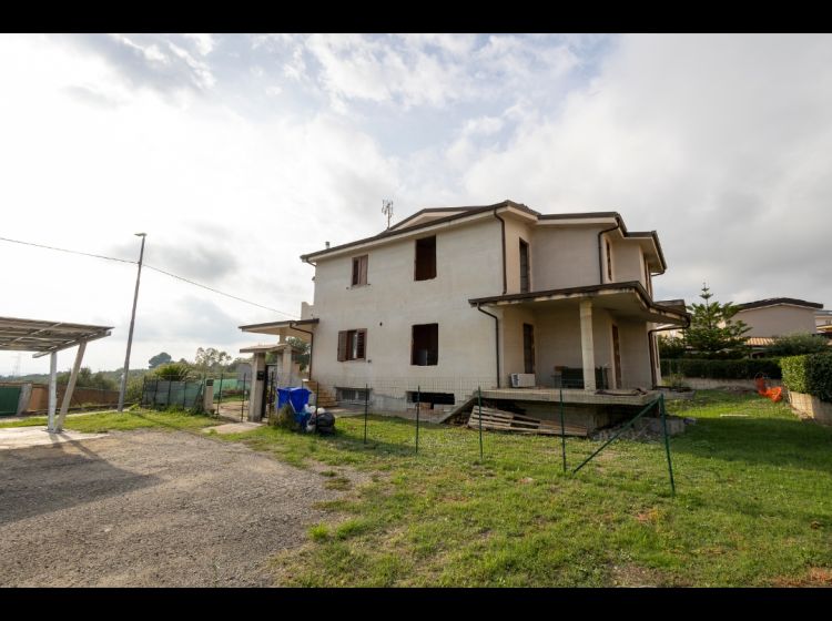 Villa in vendita, via Roberto Niederer, Soveria Simeri