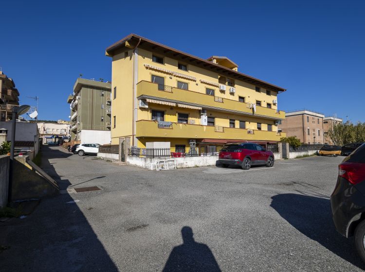 Trilocale in vendita, viale Crotone  202, Catanzaro Lido, Catanzaro