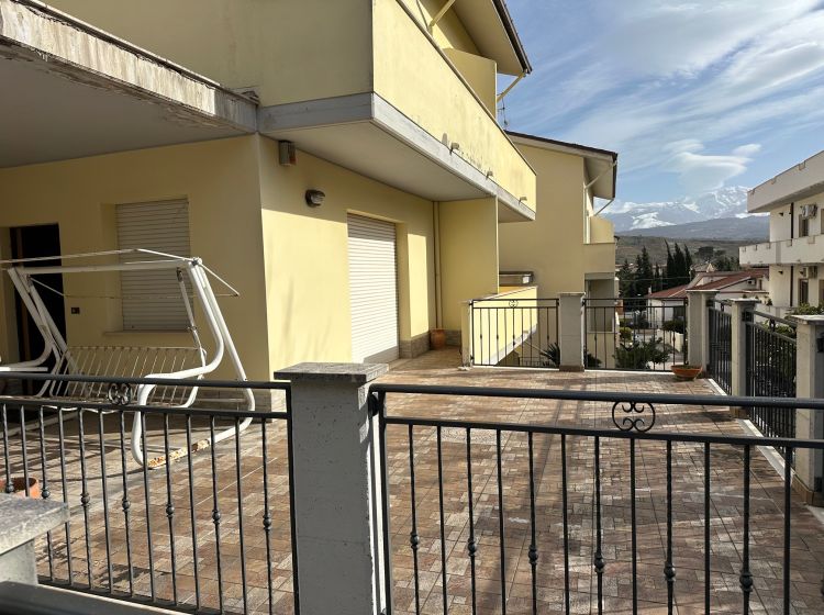 Villa in vendita, via Maragona  78, Torre De&#039; Passeri