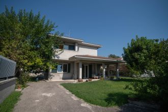 Villa in vendita, via Tomba  1, Serrungarina, Colli Al Metauro