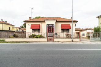 Villa in vendita, viale I Maggio  14, Mede